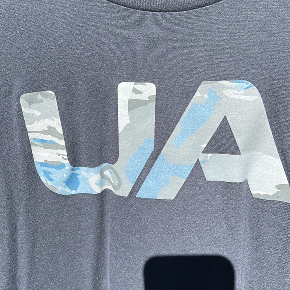 BNWOT under Armour loose fit T-shirt BUNDLE and RECEIVE an OFFER - Picture 2 of 5